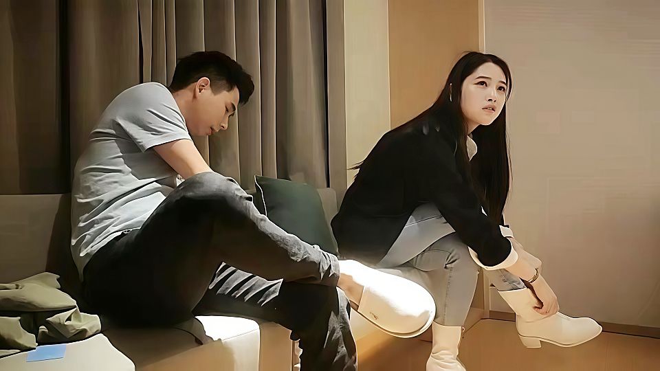 【文轩探花】牛仔裤外围小姐姐，一起抽根烟再开操